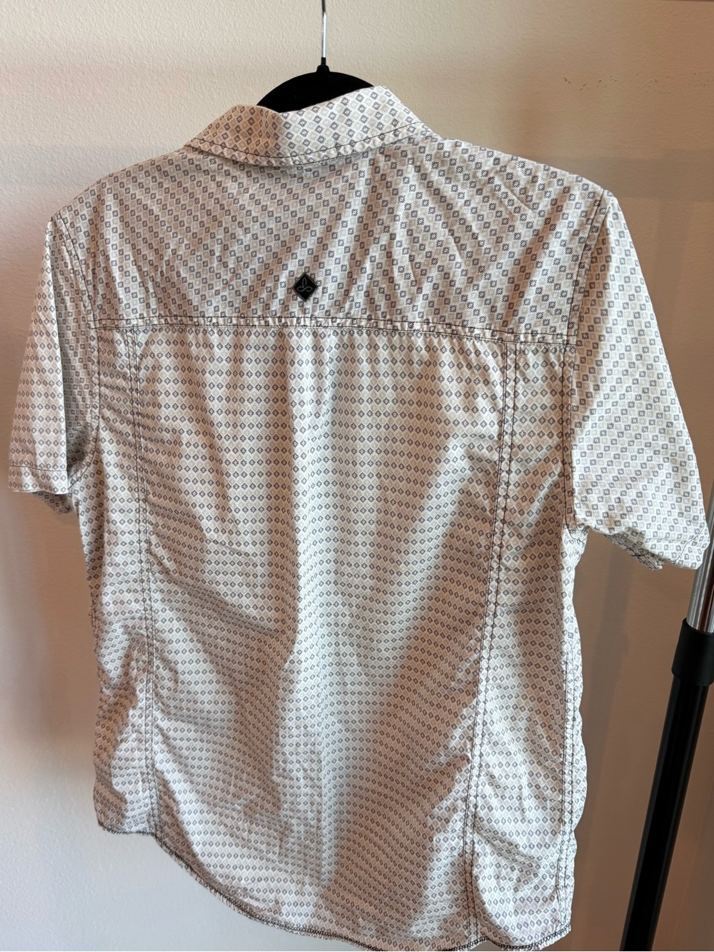 Prana Men’s White Short Sleeve Geo Print Button-Down Shirt - Picture 3 of 8